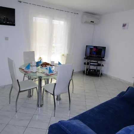 Apartman With A Parking Space - 14798