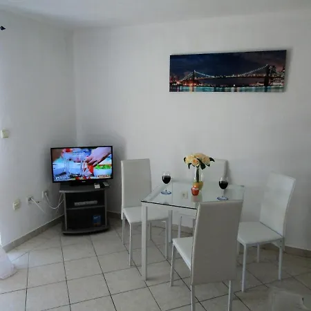 Apartman With A Parking Space - 14798